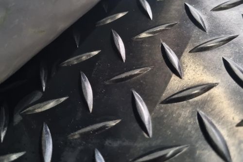 Дорожка автомобильная "ёлочка" (толщ. 3 мм, шир. 1200 мм, дл. 5 м, вес 25.2 кг) Китай